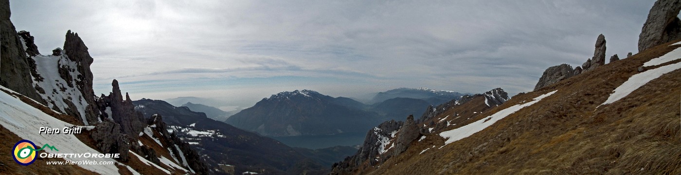 37 Panoramica sul canalone di salita verso il lago.jpg